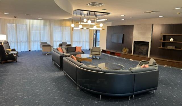Courtyard By Marriott Kingston Hotell Exteriör bild