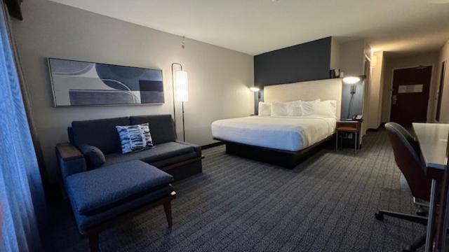 Courtyard By Marriott Kingston Hotell Exteriör bild