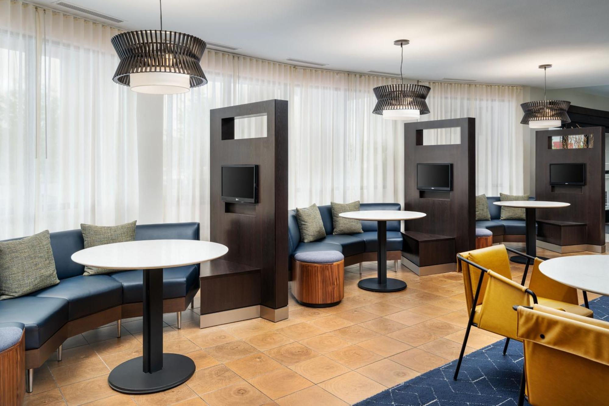 Courtyard By Marriott Kingston Hotell Exteriör bild