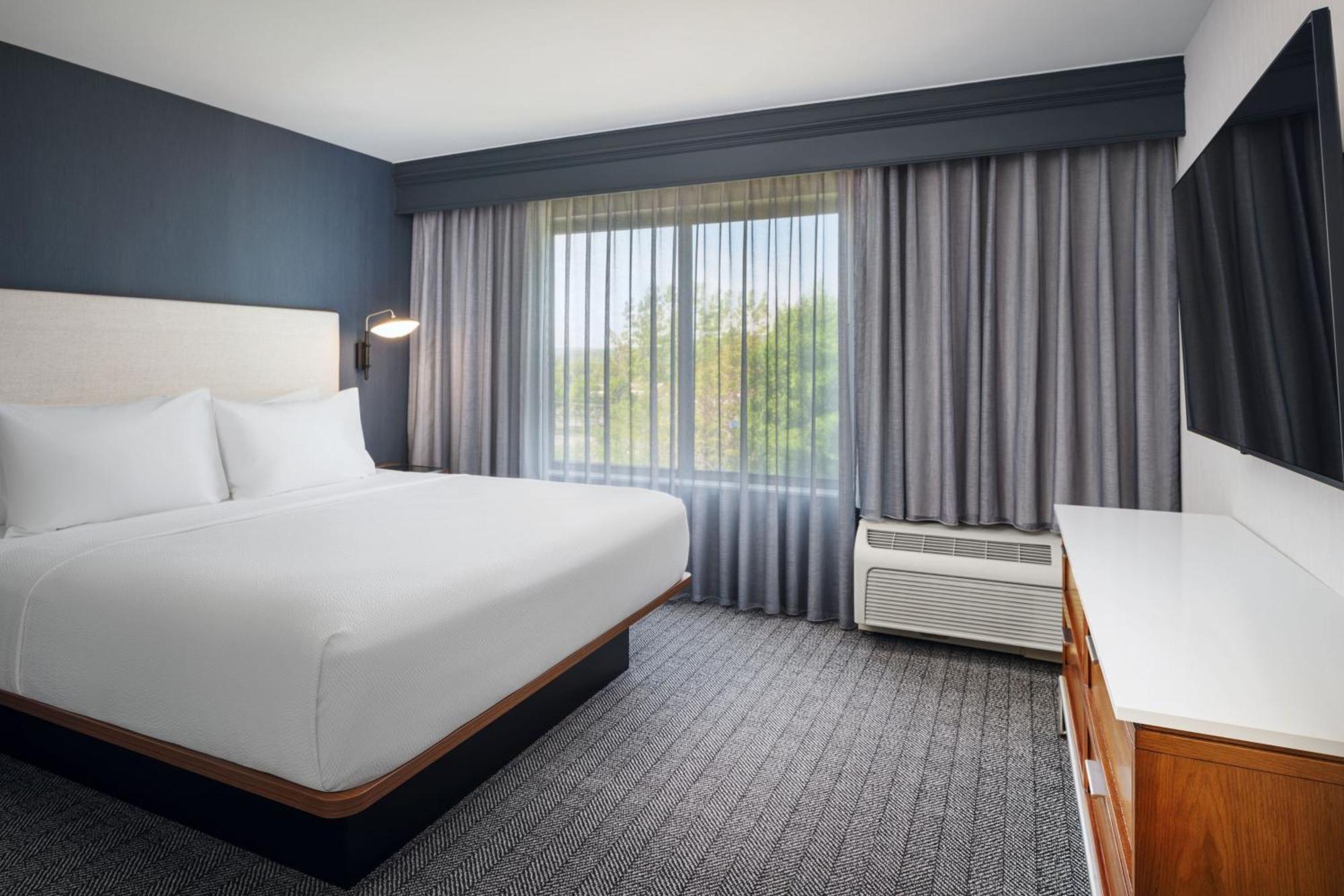 Courtyard By Marriott Kingston Hotell Exteriör bild