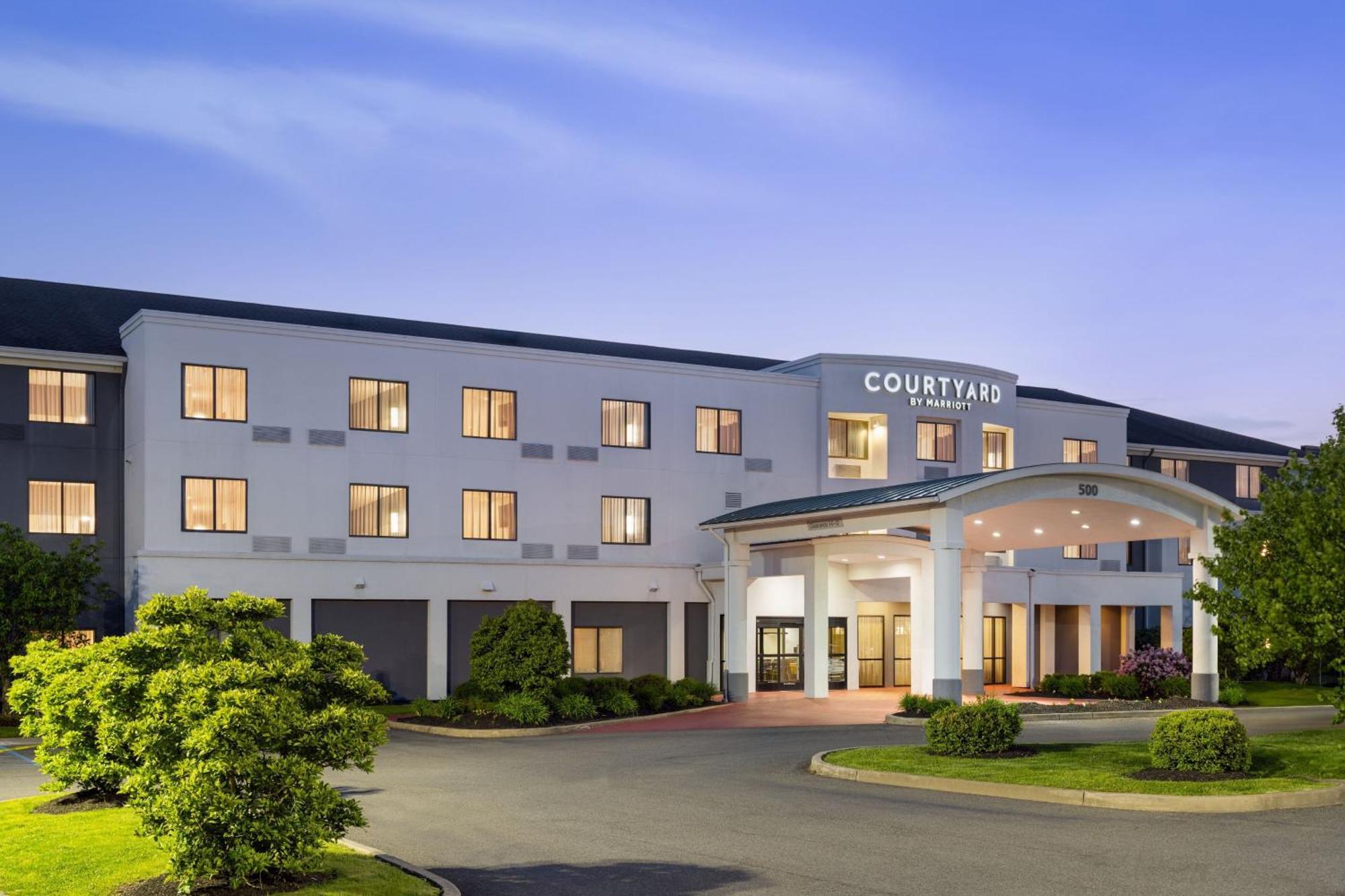 Courtyard By Marriott Kingston Hotell Exteriör bild