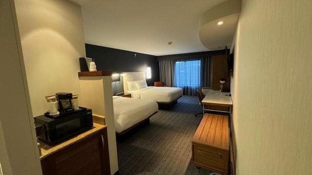 Courtyard By Marriott Kingston Hotell Exteriör bild